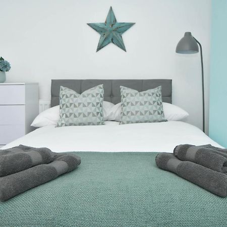 Find A Spacious And Stylish Escape In The City Centre At Sturgess House, Perfect For Longer Stays! Stoke-on-Trent Exterior photo