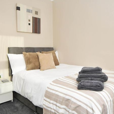 Find A Spacious And Stylish Escape In The City Centre At Sturgess House, Perfect For Longer Stays! Stoke-on-Trent Exterior photo