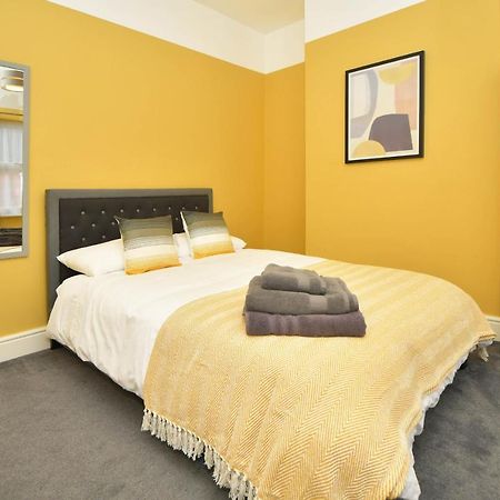 Find A Spacious And Stylish Escape In The City Centre At Sturgess House, Perfect For Longer Stays! Stoke-on-Trent Exterior photo