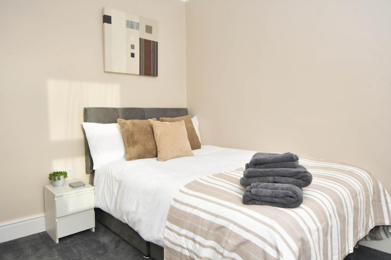 Find A Spacious And Stylish Escape In The City Centre At Sturgess House, Perfect For Longer Stays! Stoke-on-Trent Exterior photo