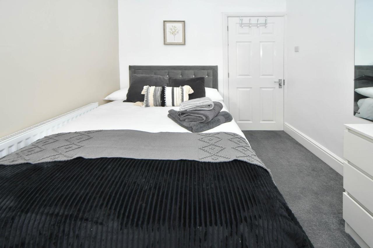 Find A Spacious And Stylish Escape In The City Centre At Sturgess House, Perfect For Longer Stays! Stoke-on-Trent Exterior photo
