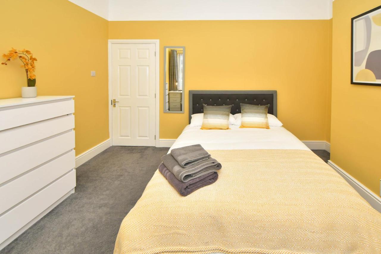 Find A Spacious And Stylish Escape In The City Centre At Sturgess House, Perfect For Longer Stays! Stoke-on-Trent Exterior photo