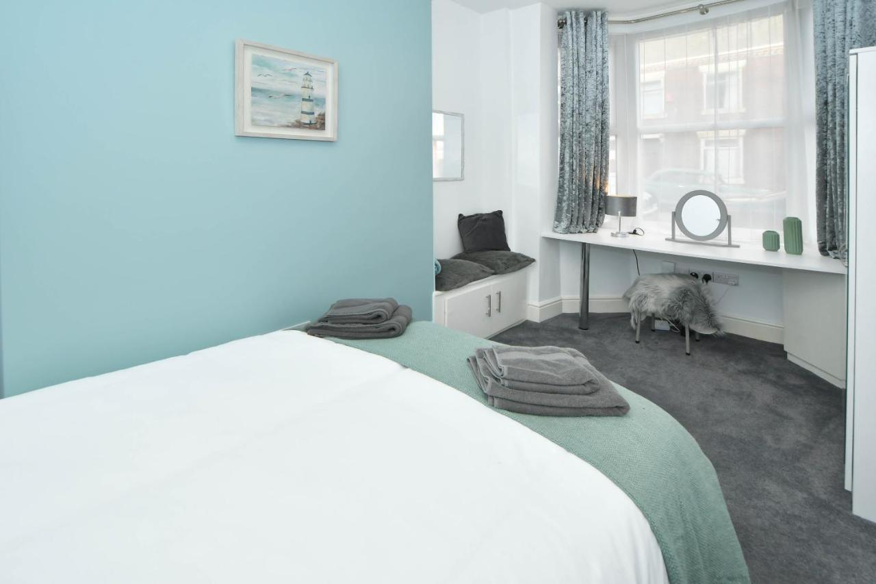 Find A Spacious And Stylish Escape In The City Centre At Sturgess House, Perfect For Longer Stays! Stoke-on-Trent Exterior photo