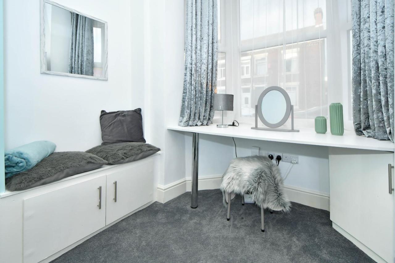Find A Spacious And Stylish Escape In The City Centre At Sturgess House, Perfect For Longer Stays! Stoke-on-Trent Exterior photo