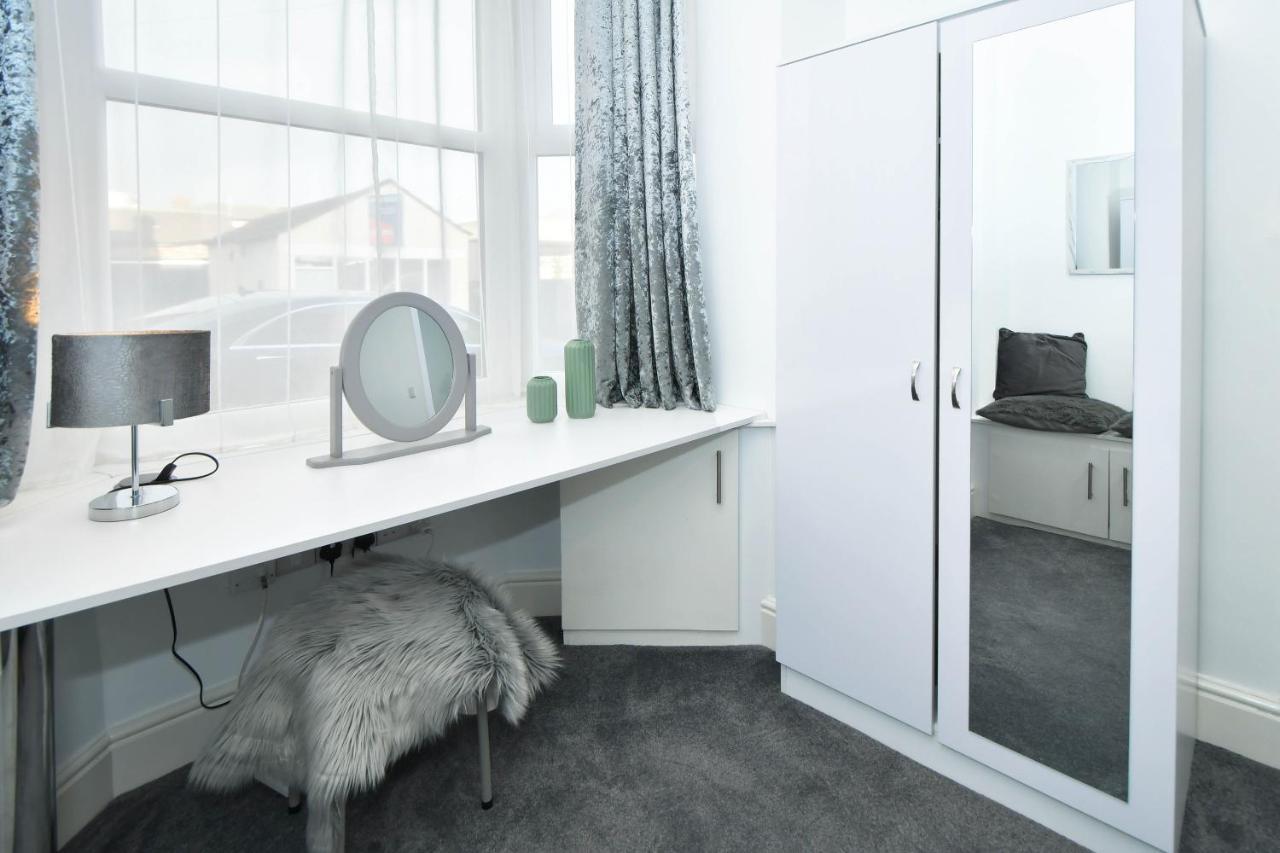 Find A Spacious And Stylish Escape In The City Centre At Sturgess House, Perfect For Longer Stays! Stoke-on-Trent Exterior photo