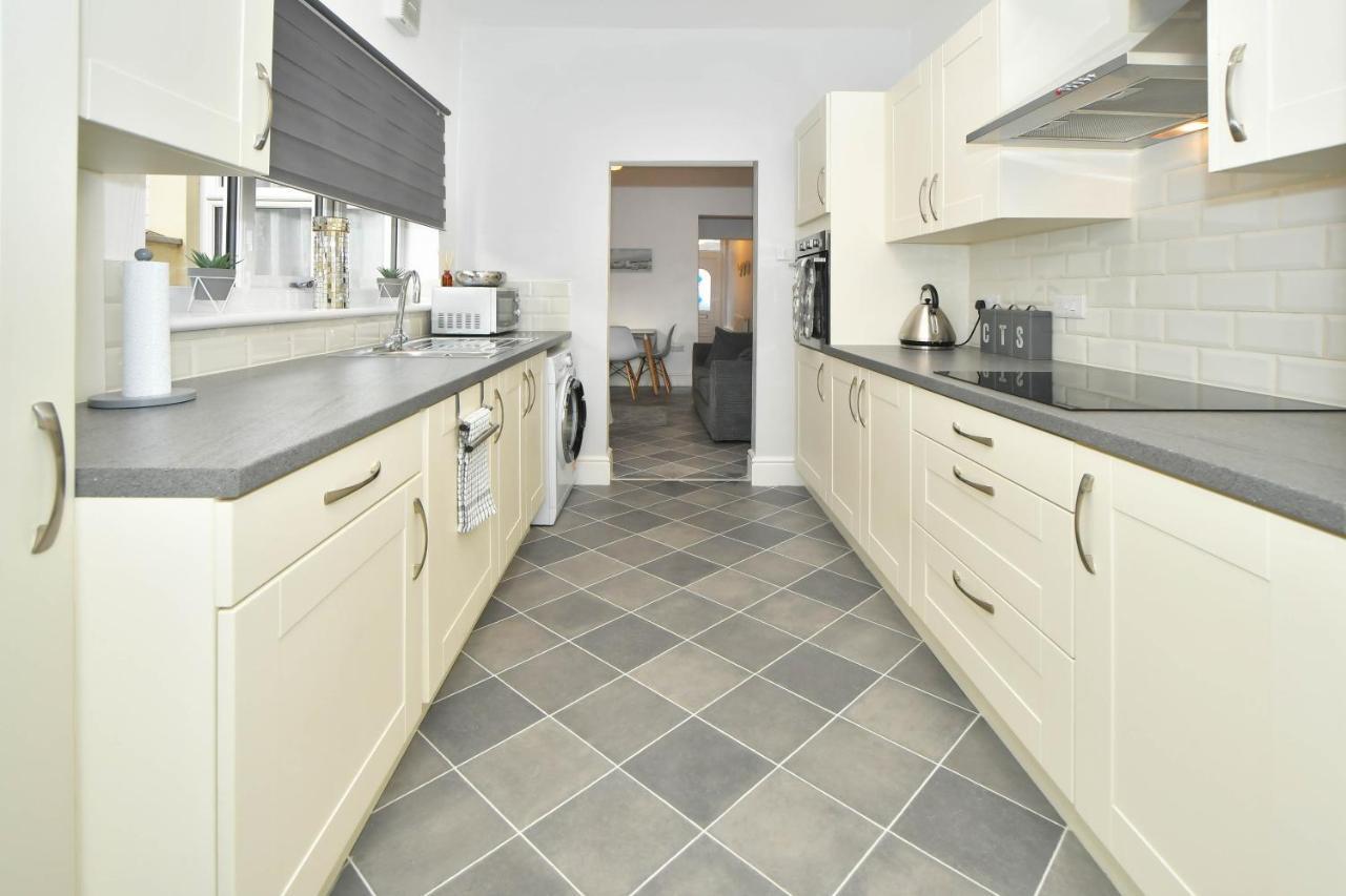 Find A Spacious And Stylish Escape In The City Centre At Sturgess House, Perfect For Longer Stays! Stoke-on-Trent Exterior photo