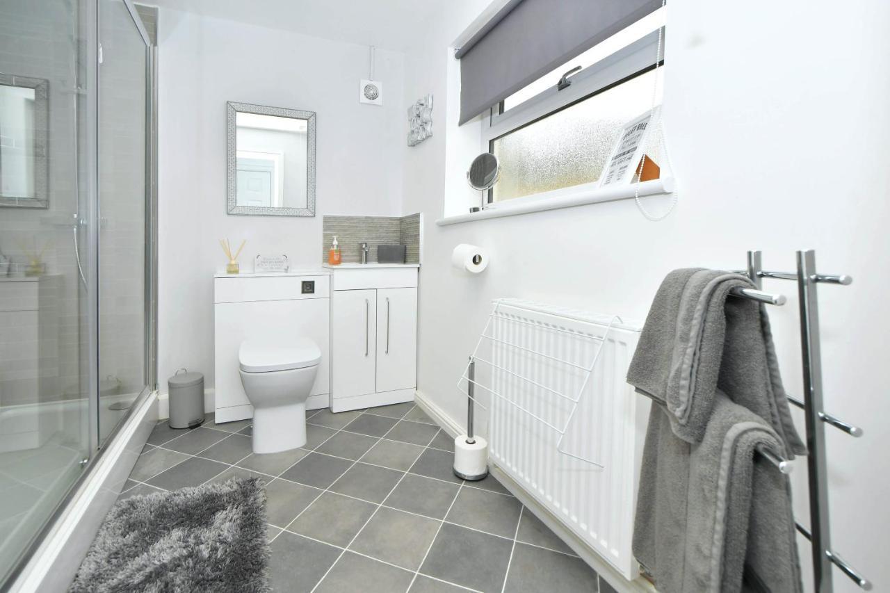 Find A Spacious And Stylish Escape In The City Centre At Sturgess House, Perfect For Longer Stays! Stoke-on-Trent Exterior photo
