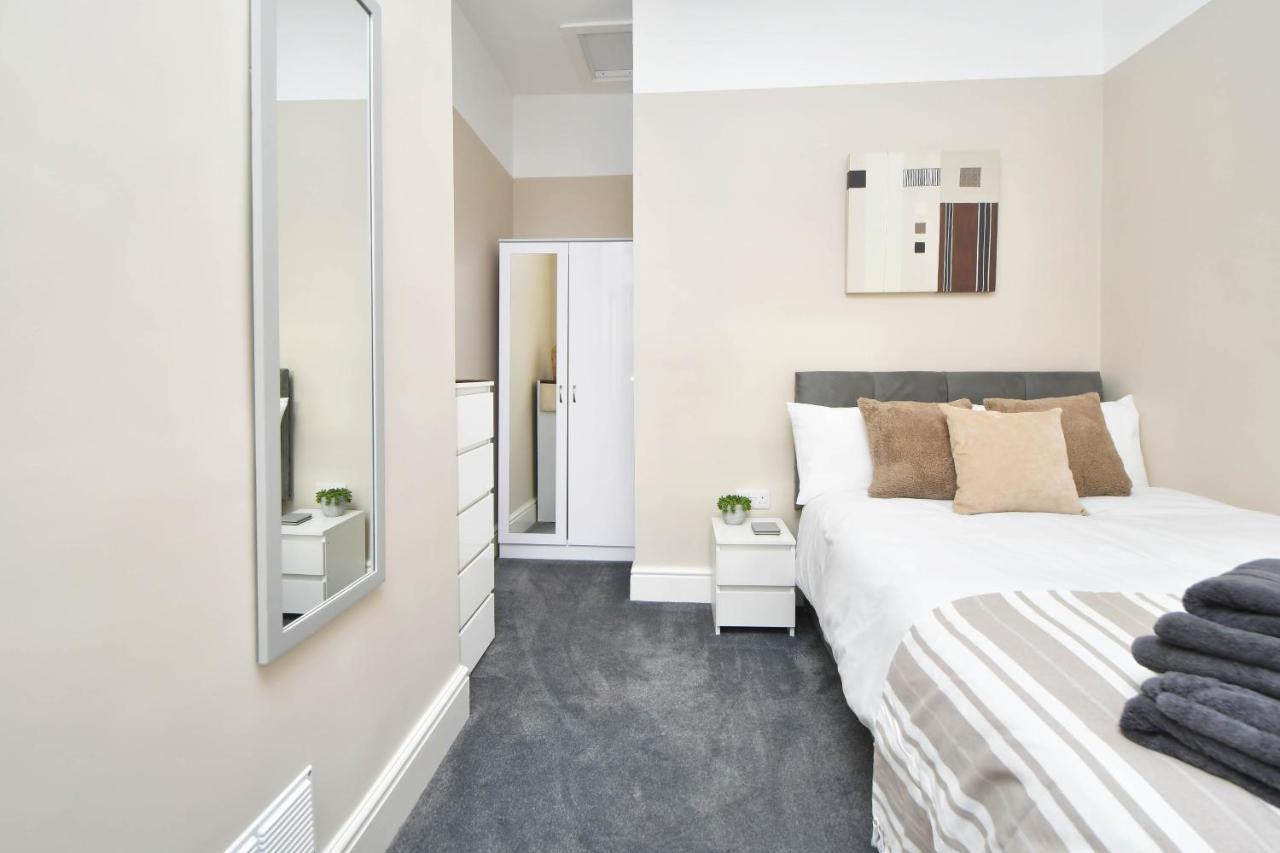 Find A Spacious And Stylish Escape In The City Centre At Sturgess House, Perfect For Longer Stays! Stoke-on-Trent Exterior photo