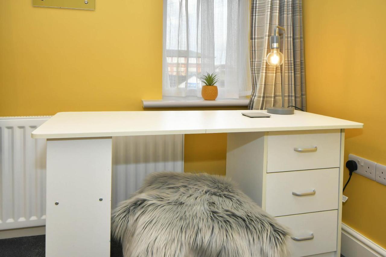 Find A Spacious And Stylish Escape In The City Centre At Sturgess House, Perfect For Longer Stays! Stoke-on-Trent Exterior photo