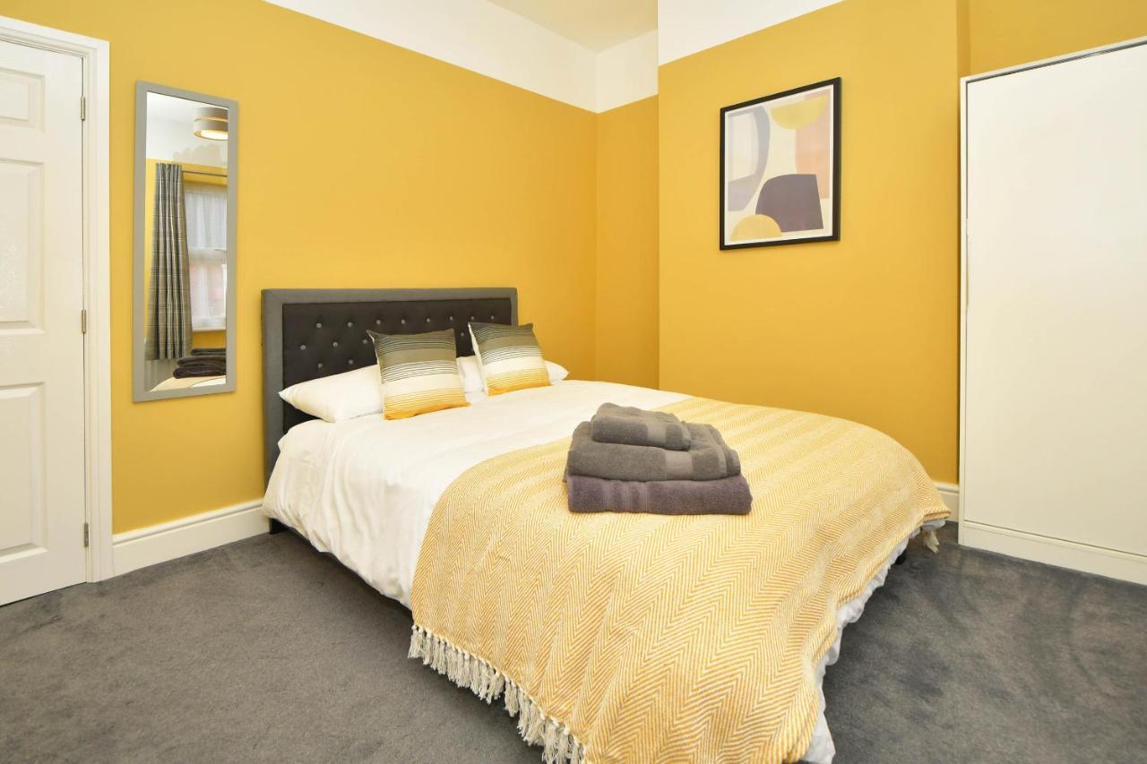 Find A Spacious And Stylish Escape In The City Centre At Sturgess House, Perfect For Longer Stays! Stoke-on-Trent Exterior photo