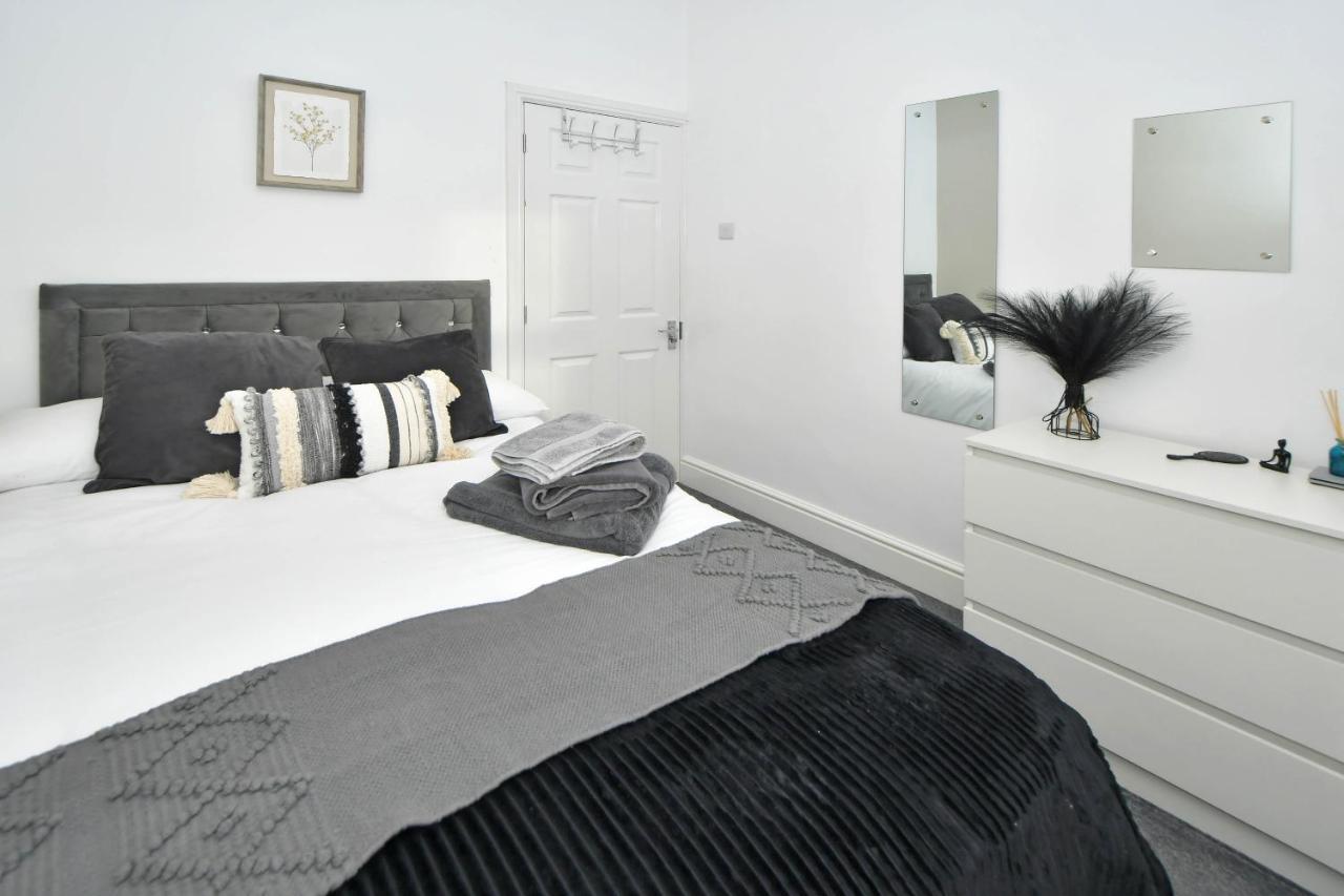 Find A Spacious And Stylish Escape In The City Centre At Sturgess House, Perfect For Longer Stays! Stoke-on-Trent Exterior photo