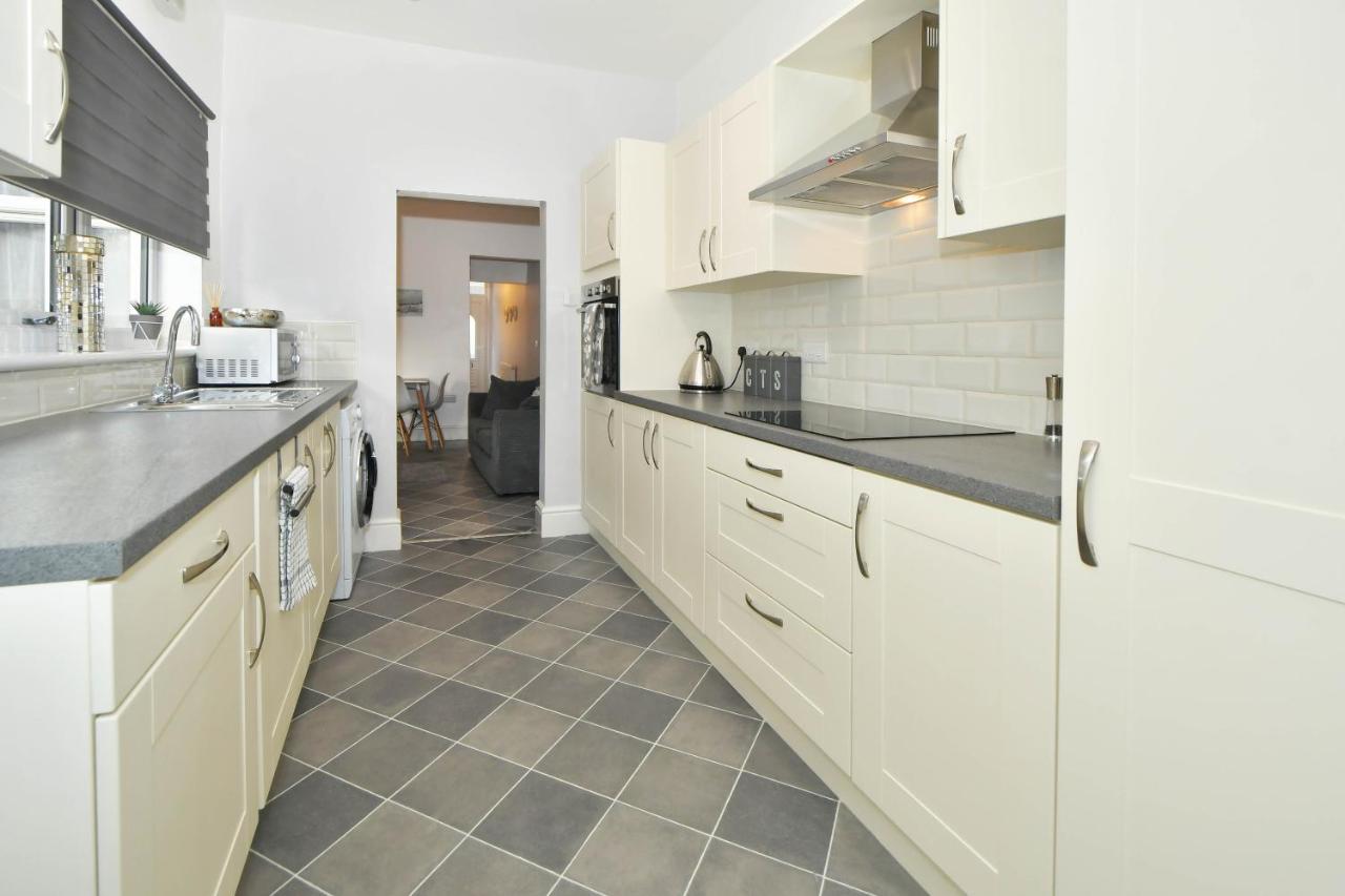 Find A Spacious And Stylish Escape In The City Centre At Sturgess House, Perfect For Longer Stays! Stoke-on-Trent Exterior photo