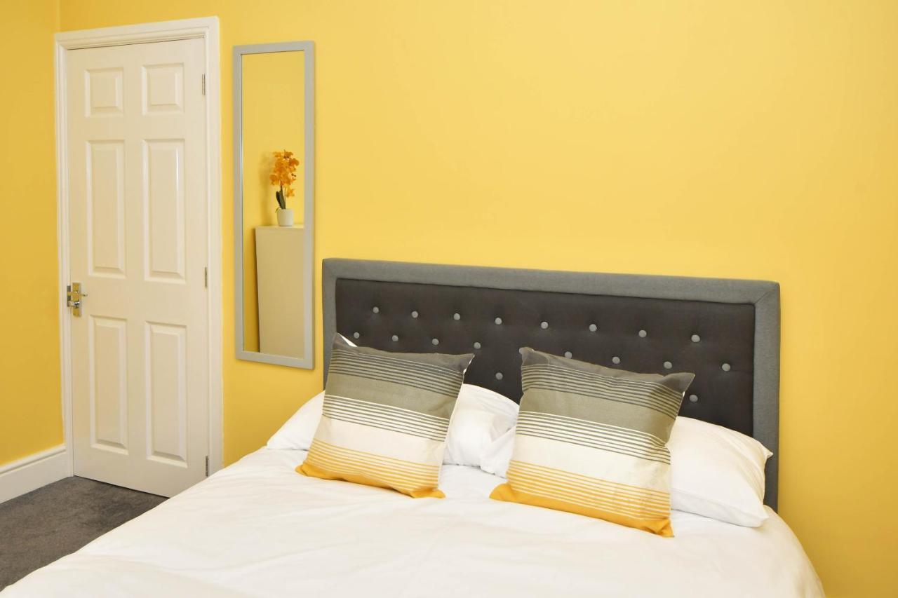 Find A Spacious And Stylish Escape In The City Centre At Sturgess House, Perfect For Longer Stays! Stoke-on-Trent Exterior photo