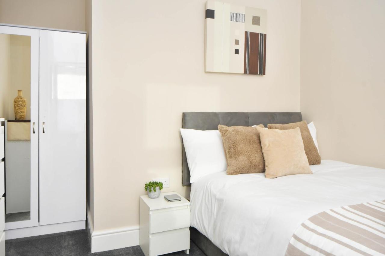 Find A Spacious And Stylish Escape In The City Centre At Sturgess House, Perfect For Longer Stays! Stoke-on-Trent Exterior photo