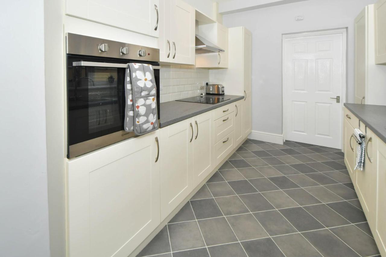 Find A Spacious And Stylish Escape In The City Centre At Sturgess House, Perfect For Longer Stays! Stoke-on-Trent Exterior photo