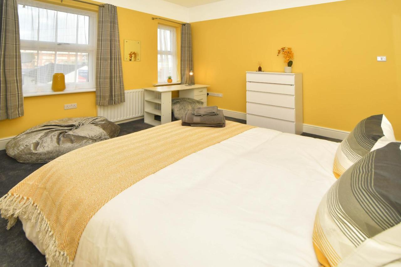 Find A Spacious And Stylish Escape In The City Centre At Sturgess House, Perfect For Longer Stays! Stoke-on-Trent Exterior photo