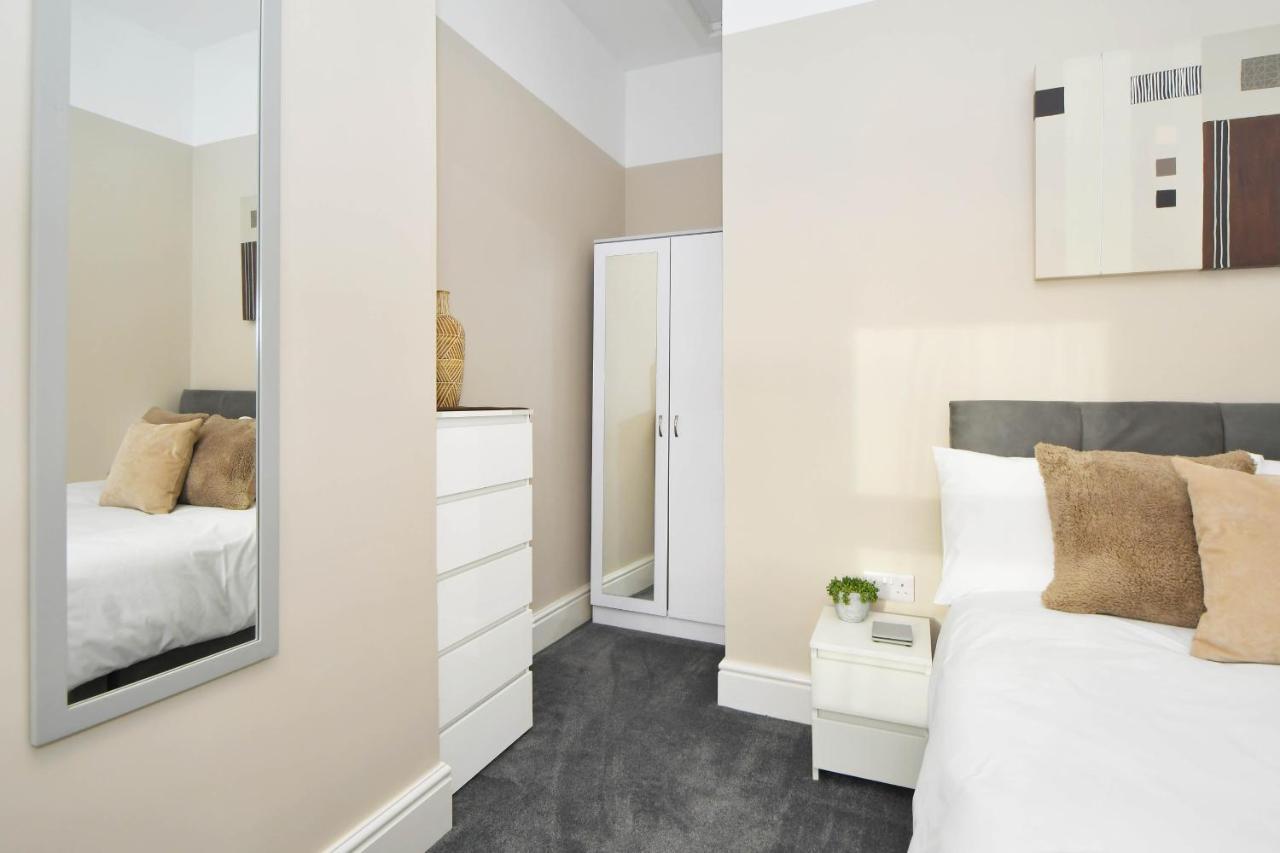 Find A Spacious And Stylish Escape In The City Centre At Sturgess House, Perfect For Longer Stays! Stoke-on-Trent Exterior photo