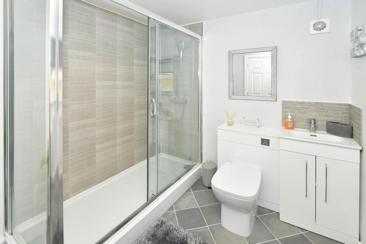 Find A Spacious And Stylish Escape In The City Centre At Sturgess House, Perfect For Longer Stays! Stoke-on-Trent Exterior photo