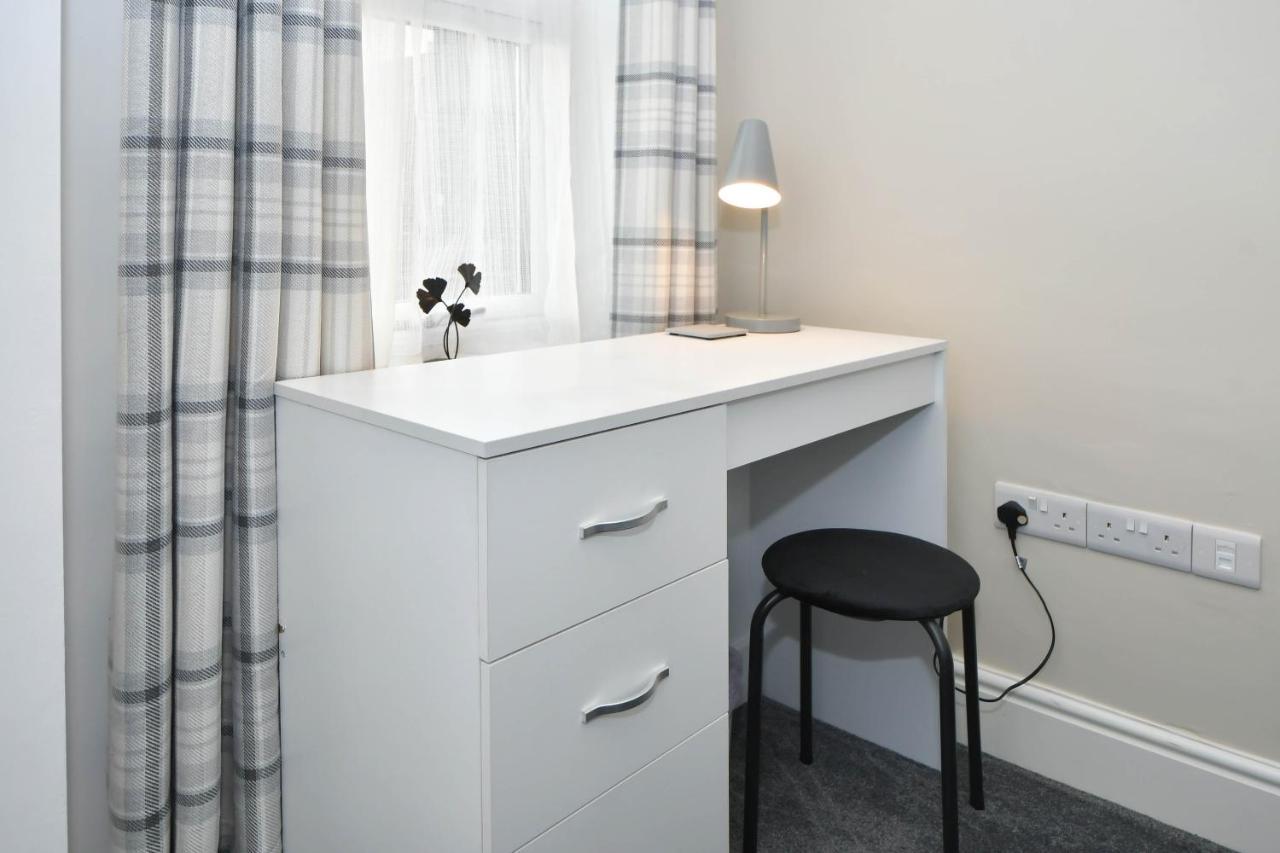 Find A Spacious And Stylish Escape In The City Centre At Sturgess House, Perfect For Longer Stays! Stoke-on-Trent Exterior photo