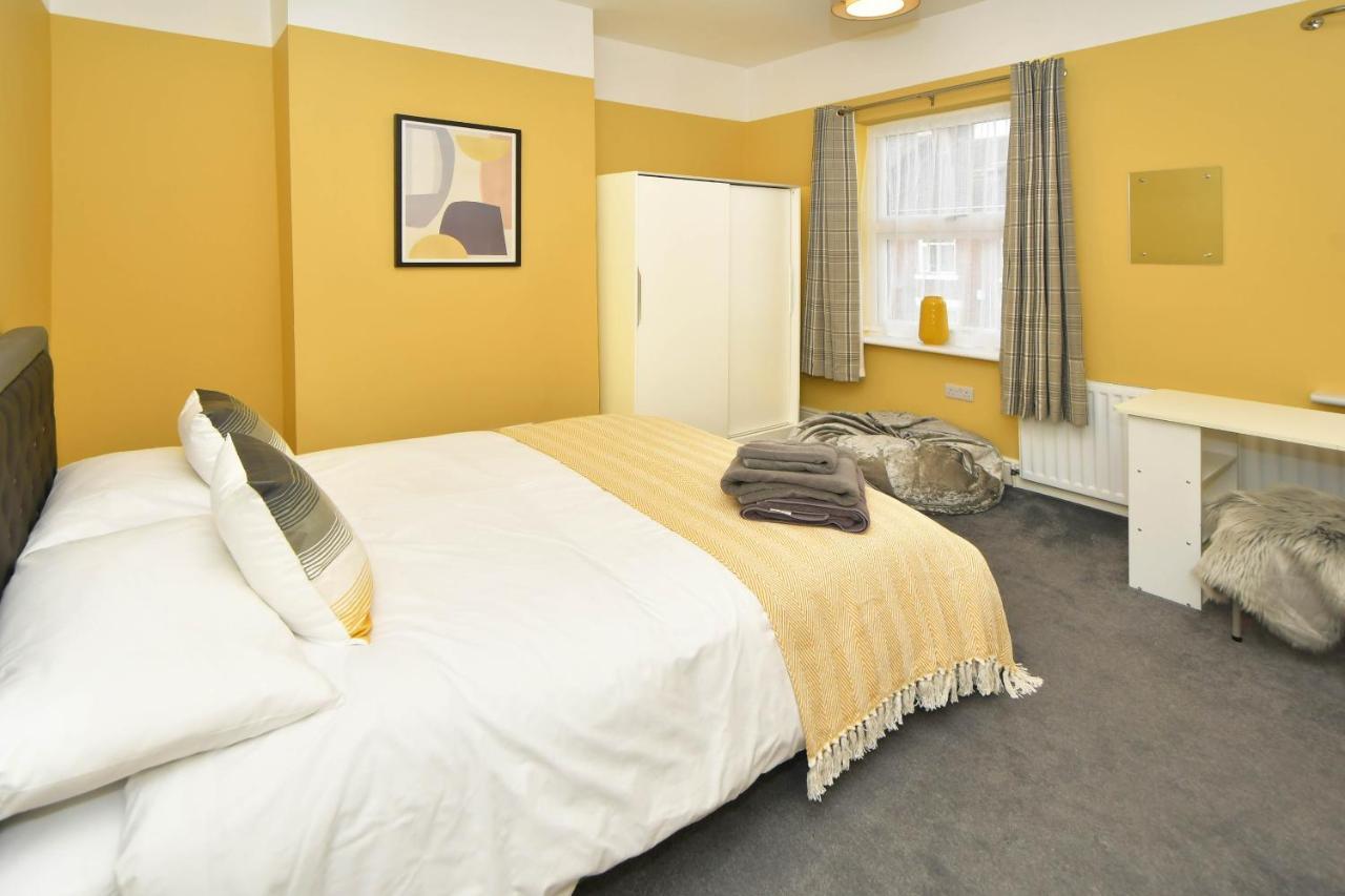 Find A Spacious And Stylish Escape In The City Centre At Sturgess House, Perfect For Longer Stays! Stoke-on-Trent Exterior photo
