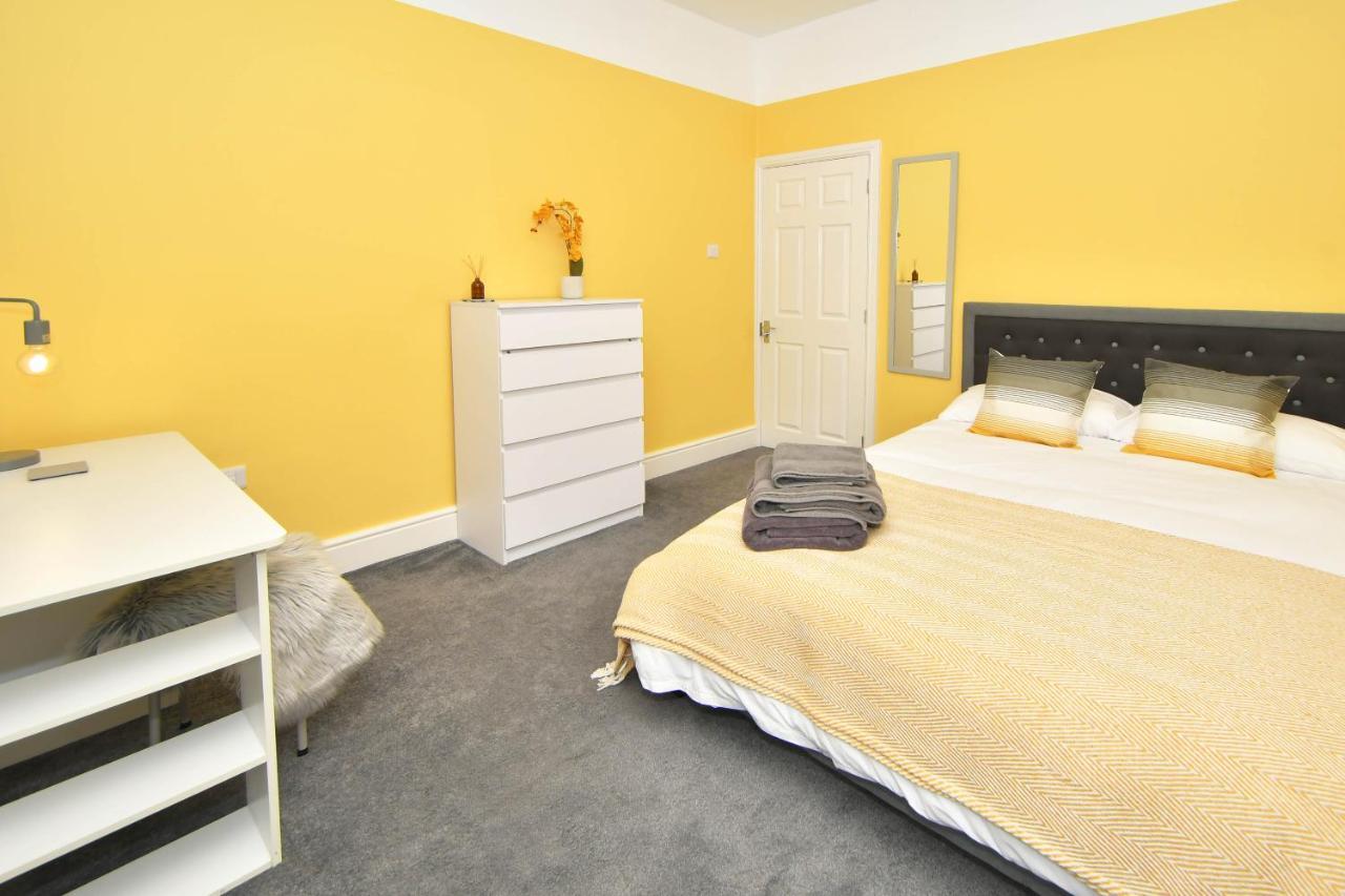 Find A Spacious And Stylish Escape In The City Centre At Sturgess House, Perfect For Longer Stays! Stoke-on-Trent Exterior photo